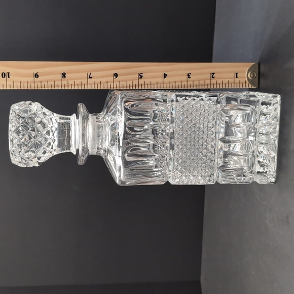 Vintage Crystal Diamond Pattern Heavy Square Whiskey Decanter. - Picture 9 of 10